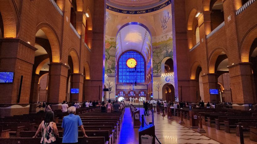 Interior da Basílica de Nossa Senhora Aparecida